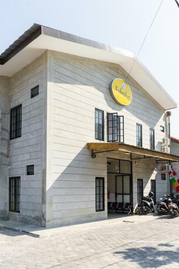 Fybed Aparthotel Семаранг Екстериор снимка