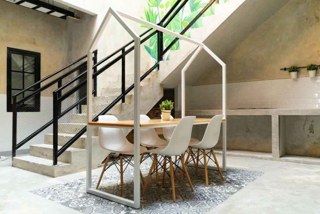 Fybed Aparthotel Семаранг Екстериор снимка